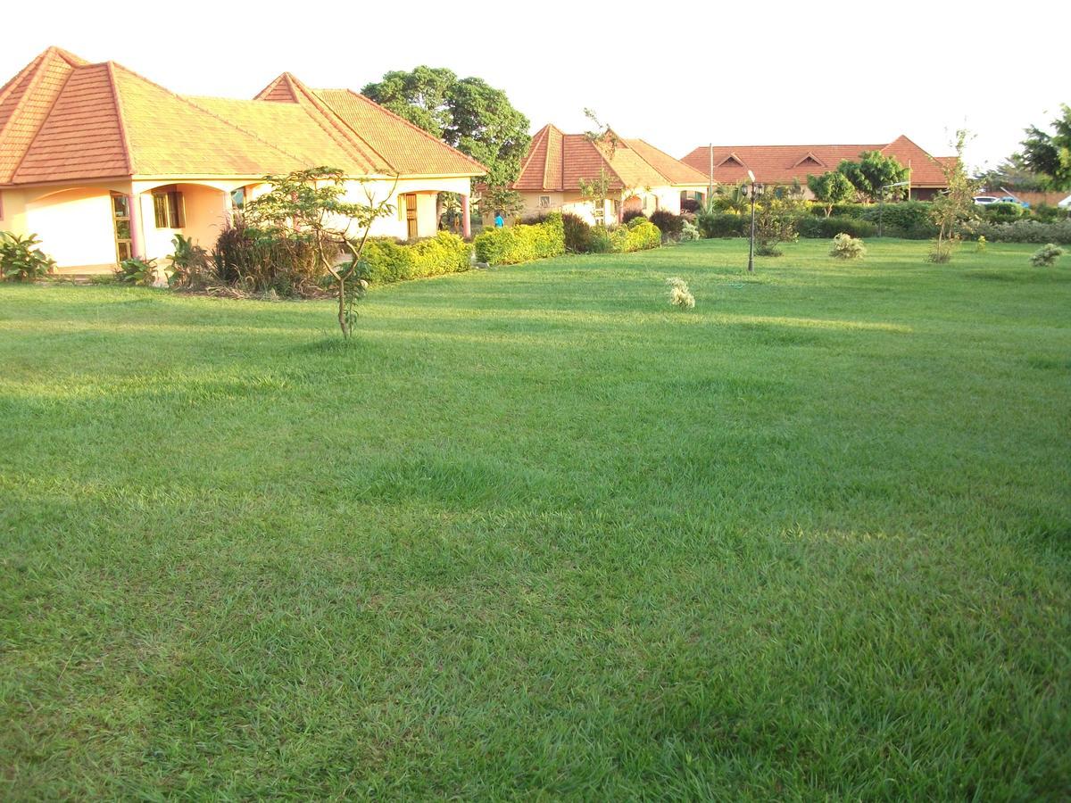 Peniel Beach Hotel Entebbe Bagian luar foto