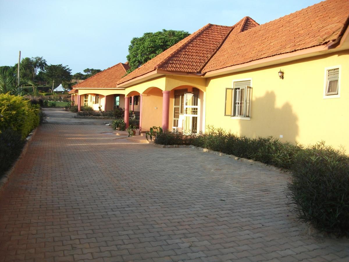 Peniel Beach Hotel Entebbe Bagian luar foto