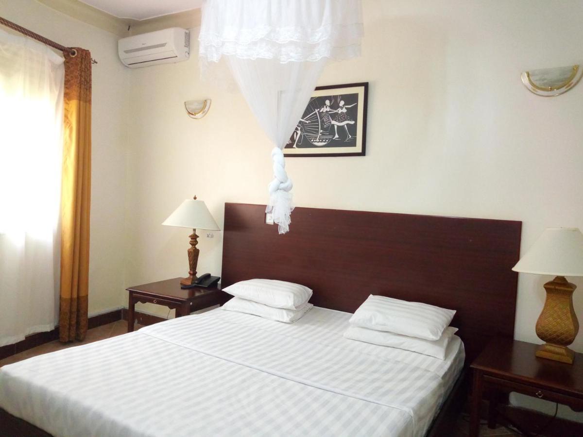 Peniel Beach Hotel Entebbe Bagian luar foto