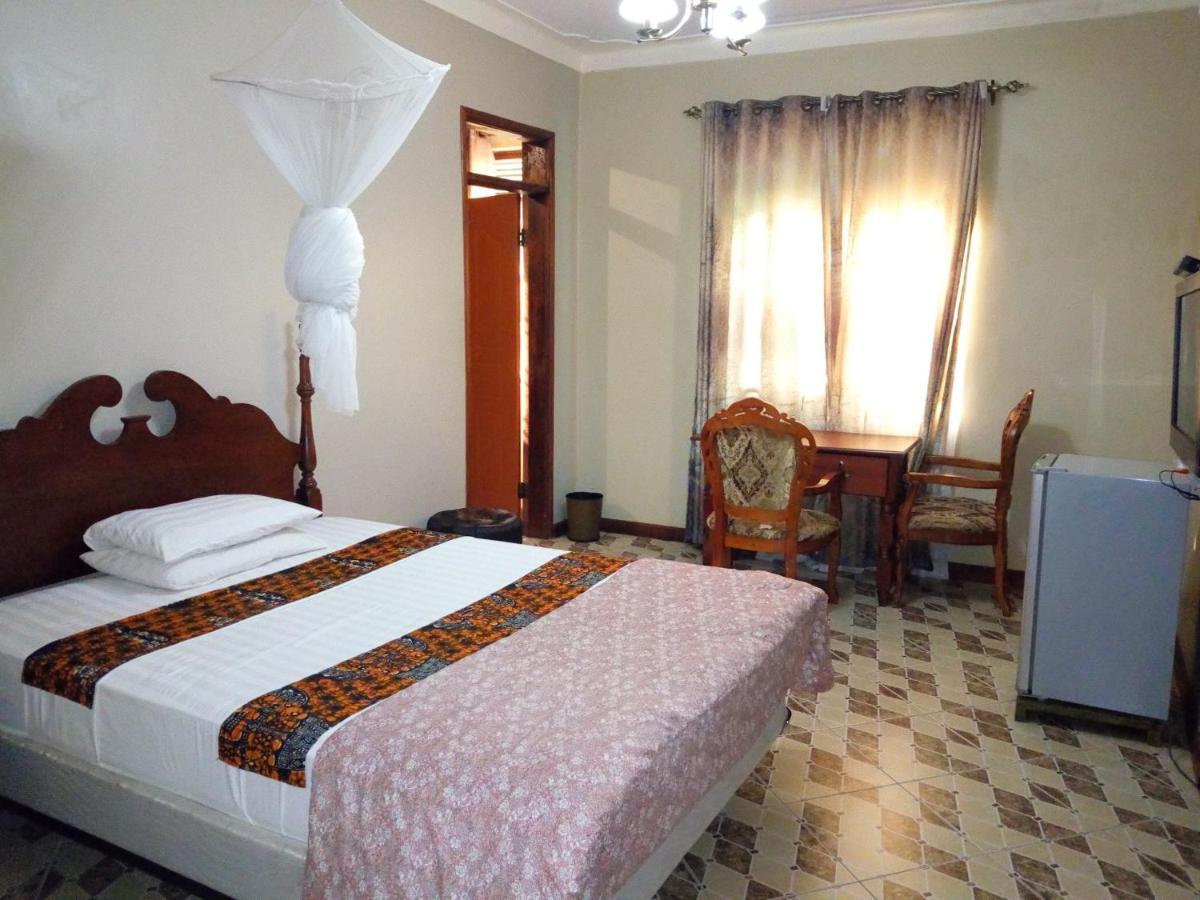 Peniel Beach Hotel Entebbe Bagian luar foto